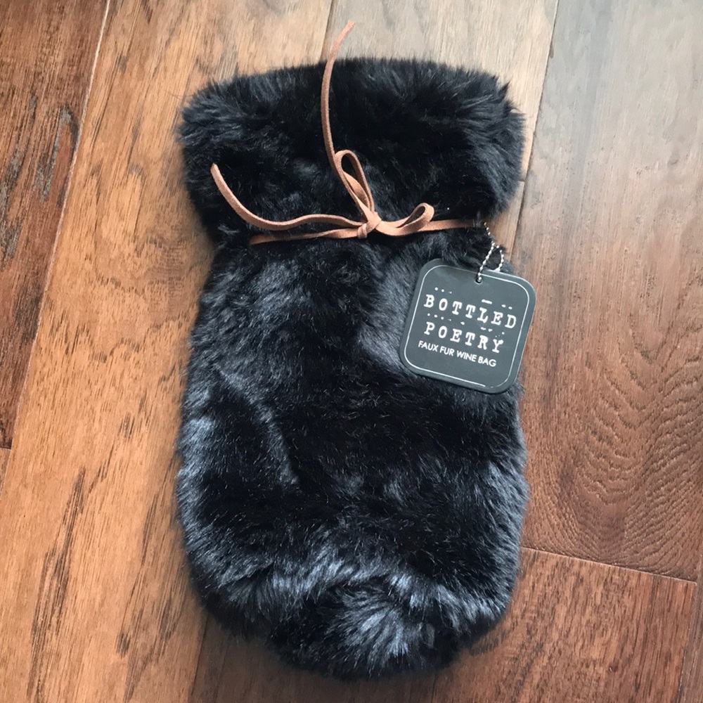Wine faux fur bag